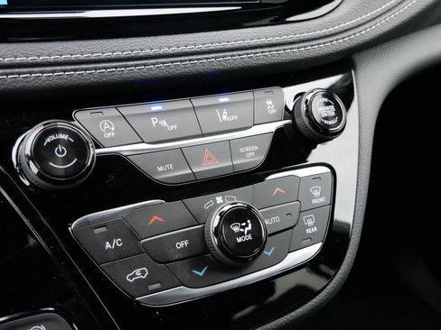 New 2026 Chrysler Pacifica Select image 15