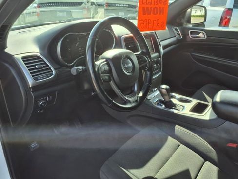 Used 2021 Jeep Grand Cherokee Laredo image 17