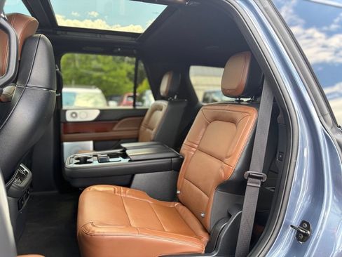 Used 2022 Lincoln Navigator Reserve AWD/4WD image 17