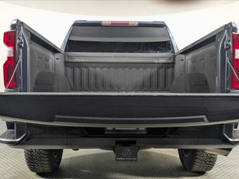 Used 2020 Chevrolet Silverado 1500 Custom Trail Boss w/ Custom Convenience Package AWD/4WD image 17
