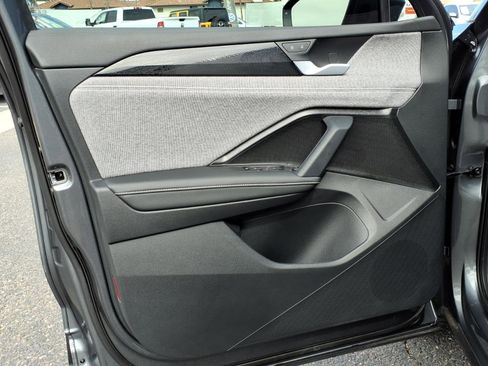 Used 2025 Volkswagen Tiguan S image 17