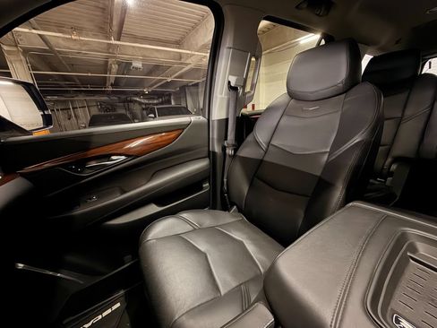Used 2015 Cadillac Escalade Premium AWD/4WD image 23
