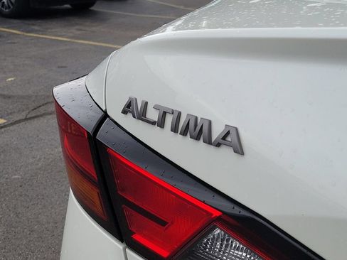 Used 2024 Nissan Altima 2.5 SV FWD image 8