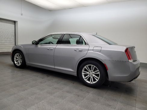 Used 2017 Chrysler 300 C image 3