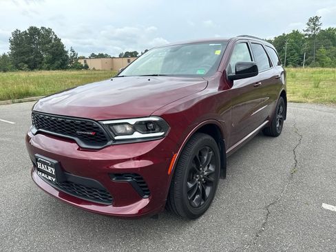 Used 2024 Dodge Durango GT AWD/4WD image 3