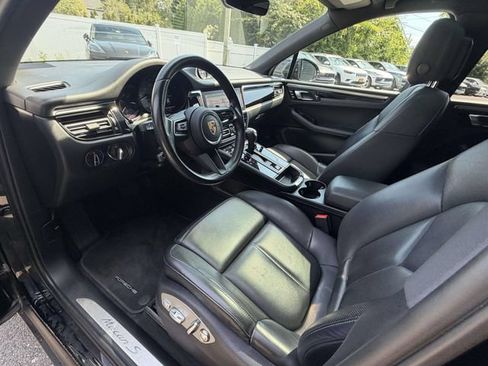 Certified 2023 Porsche Macan S AWD/4WD image 5