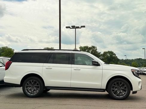 New 2026 Ford Expedition Max Platinum w/ Stealth Appearance Package AWD/4WD image 48