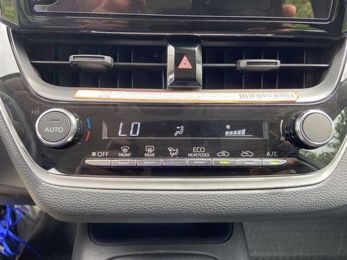 Used 2025 Toyota Corolla LE FWD image 21