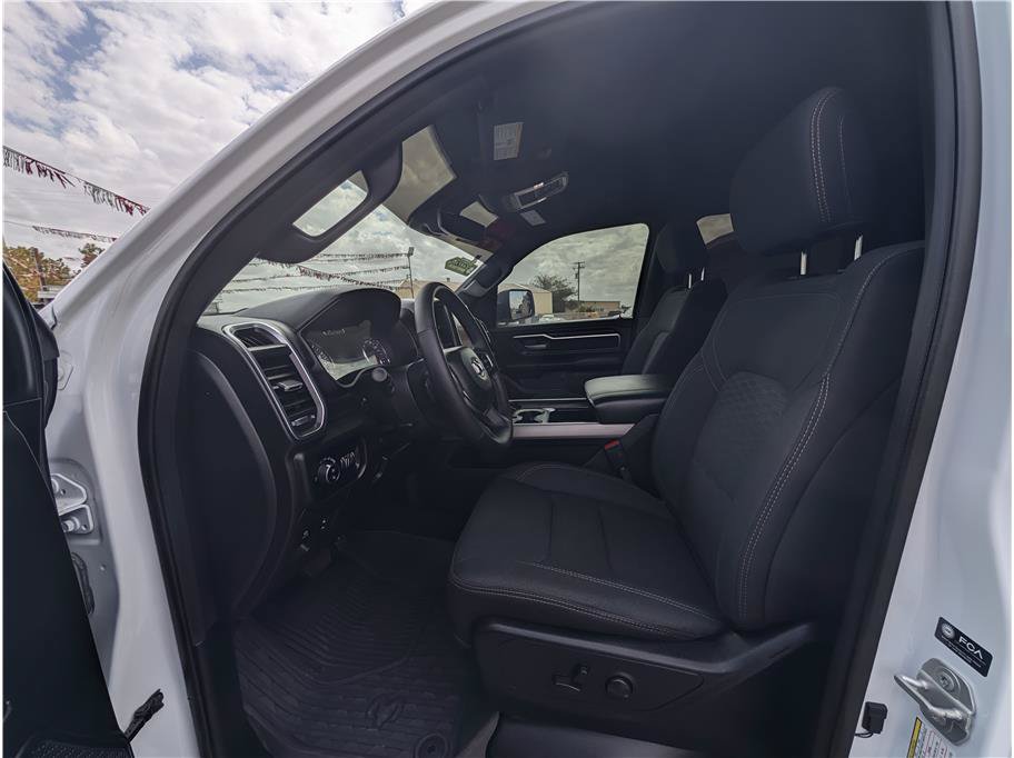 Used 2025 RAM 1500 4x4 Crew Cab image 9