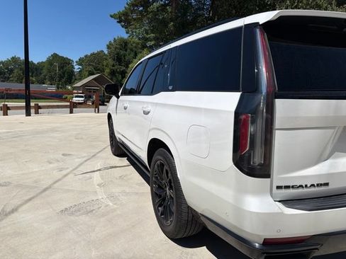 Used 2023 Cadillac Escalade Sport Platinum w/ LPO, ONYX Package AWD/4WD image 9