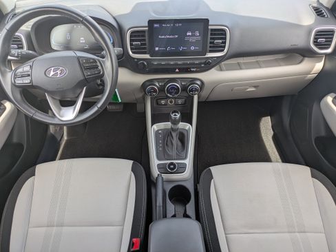 Used 2023 Hyundai Venue SEL w/ Cargo Package image 9