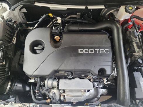 Used 2021 Chevrolet Equinox LS FWD image 30