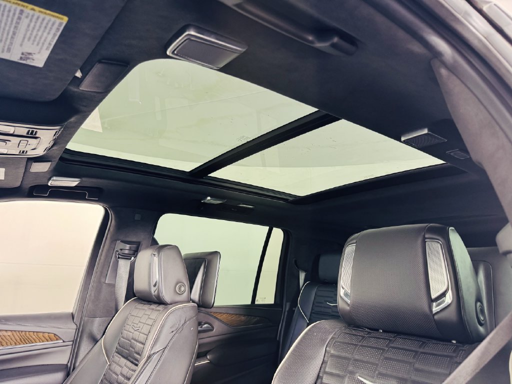 Used 2023 Cadillac Escalade ESV Premium Luxury Platinum w/ Heavy-Duty Trailer Package AWD/4WD image 24