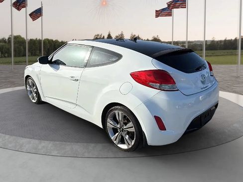 Used 2013 Hyundai Veloster w/ Style Pkg FWD image 2
