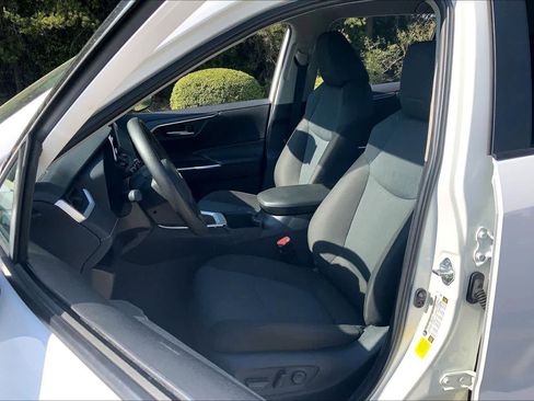 Used 2025 Toyota RAV4 XLE image 8