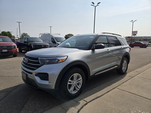 Certified 2023 Ford Explorer XLT w/ Class IV Trailer Tow Package image 3