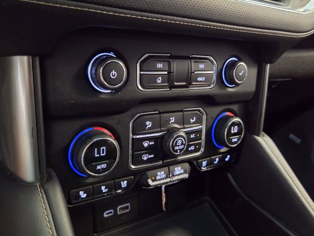 Used 2021 Chevrolet Suburban Premier w/ Premium Package RWD image 24