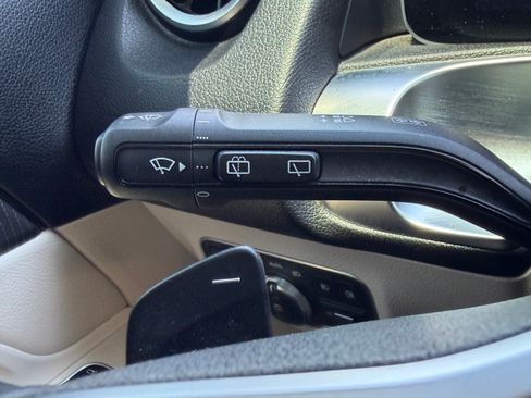 Used 2021 Mercedes-Benz GLB 250 image 25