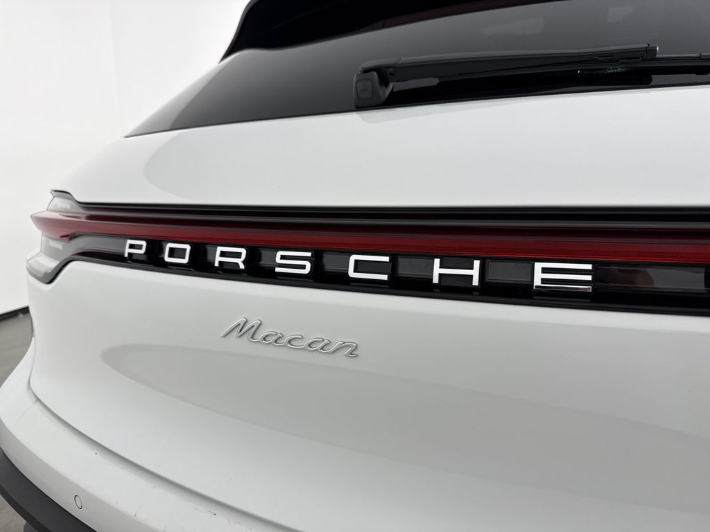 Certified 2026 Porsche Macan AWD/4WD image 18