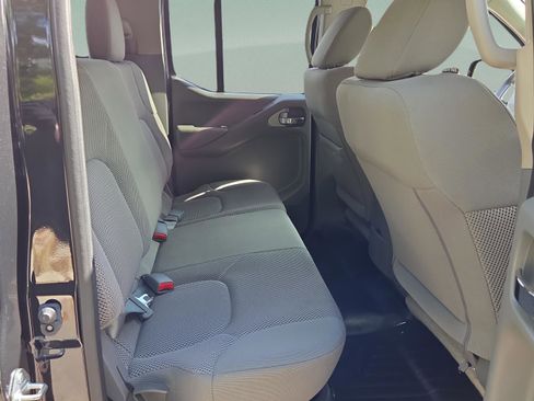 Used 2021 Nissan Frontier SV image 14