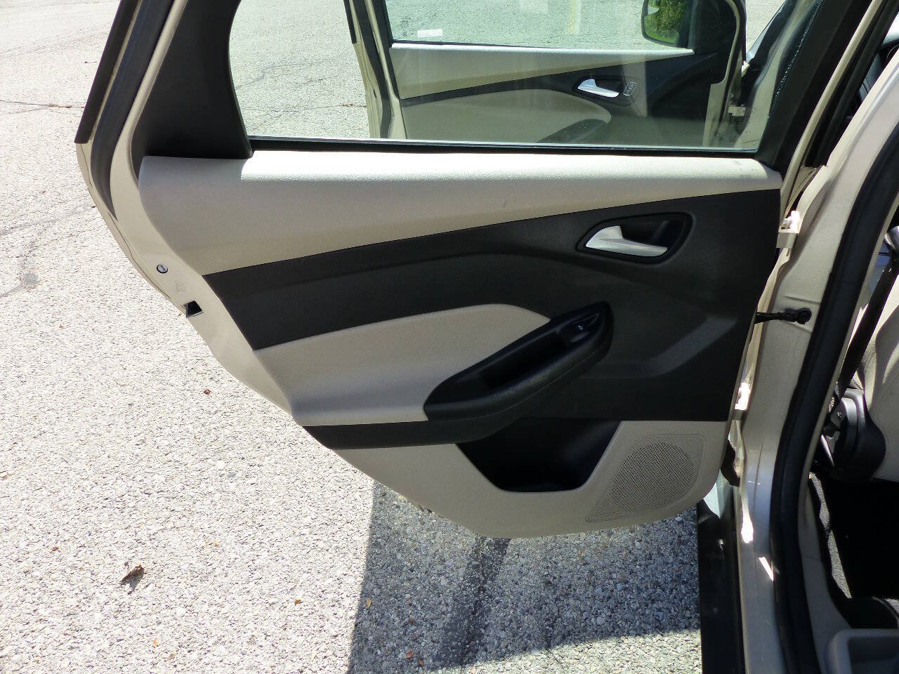 Used 2018 Ford Focus SE w/ Cold Weather Package FWD image 34