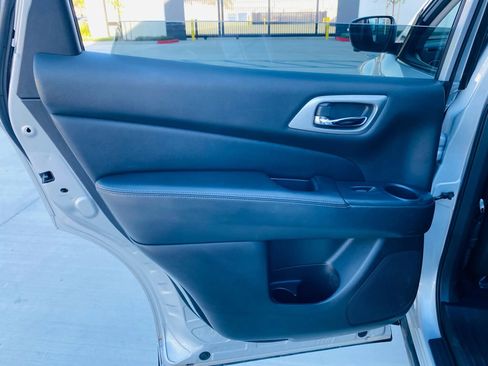 Used 2020 Nissan Pathfinder SL image 15