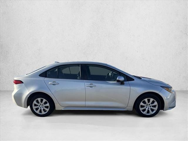 Used 2022 Toyota Corolla LE FWD image 4