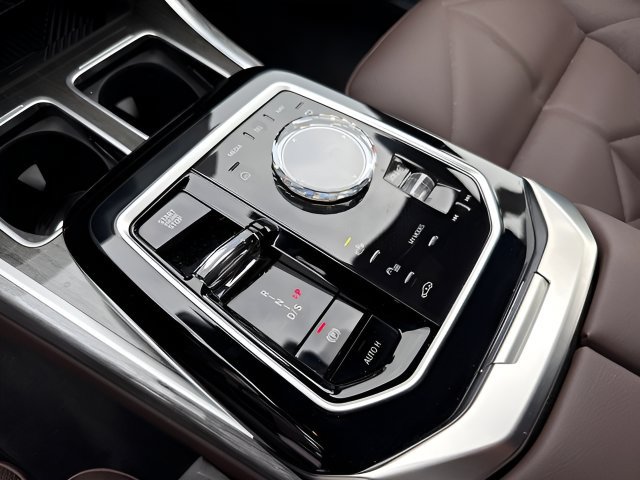Used 2025 BMW 740i xDrive w/ Premium Package AWD/4WD image 24