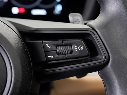 Used 2025 Porsche Cayenne image 15