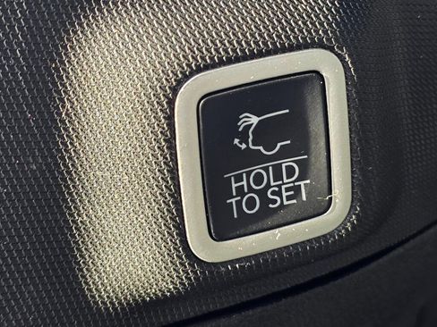 Used 2024 Jeep Grand Cherokee Limited w/ Black Appearance Package image 20