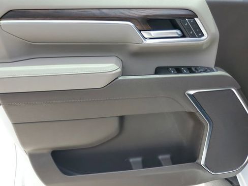 Certified 2025 GMC Sierra 2500 SLT AWD/4WD image 18