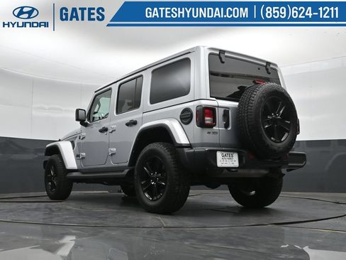 Used 2022 Jeep Wrangler Unlimited Sahara AWD/4WD image 43