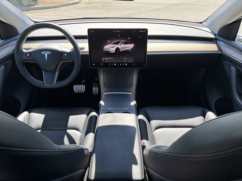 Used 2023 Tesla Model Y Performance image 4