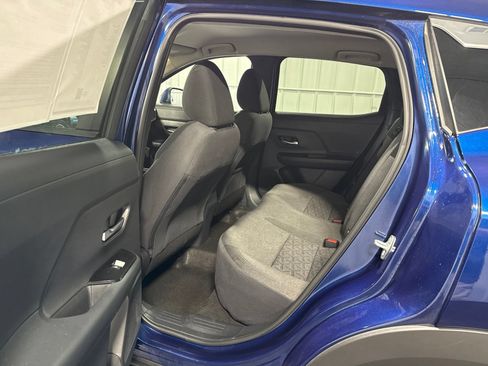 Used 2025 Nissan Kicks SV AWD/4WD image 16