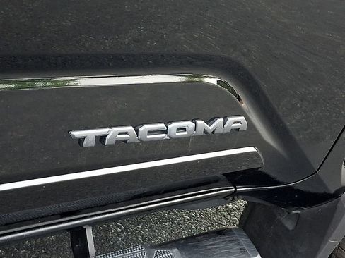 Used 2025 Toyota Tacoma SR5 AWD/4WD image 30