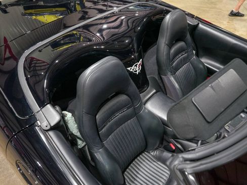 Used 2003 Chevrolet Corvette Convertible w/ Preferred Equipment Group1 RWD image 18