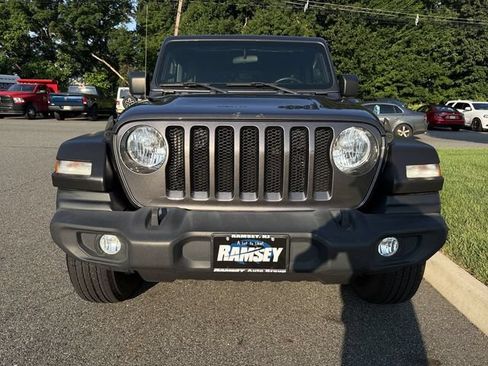 Used 2022 Jeep Wrangler Unlimited Sport AWD/4WD image 3