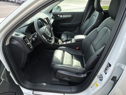 Certified 2025 Volvo XC40 B5 Plus AWD/4WD image 24