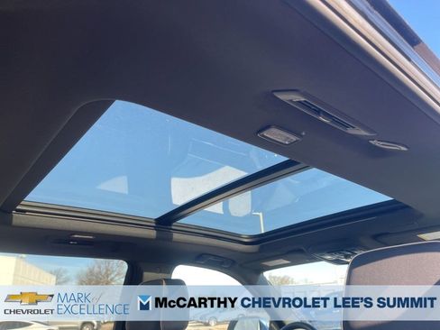 New 2026 Chevrolet Suburban Premier w/ Sun And Tow Package AWD/4WD image 17