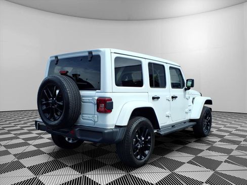 Used 2024 Jeep Wrangler Unlimited Sahara w/ Technology Group AWD/4WD image 29