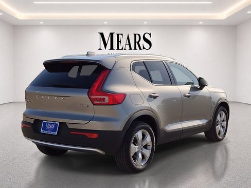 Used 2022 Volvo XC40 T5 Momentum AWD/4WD image 6