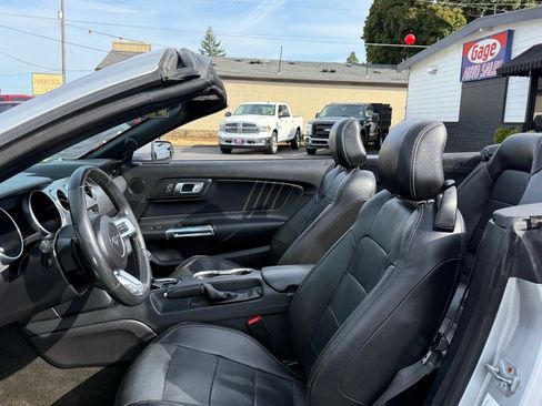 Used 2018 Ford Mustang Premium image 15