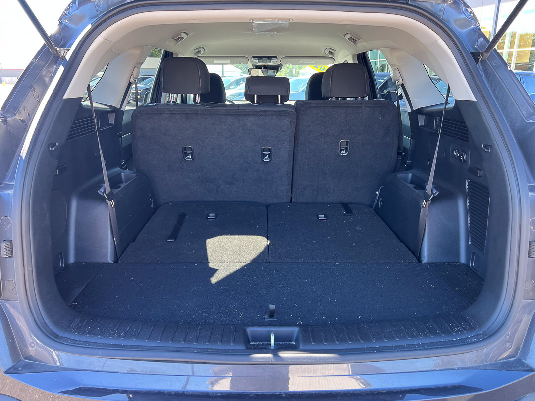 Certified 2025 Kia Sorento LX FWD image 6
