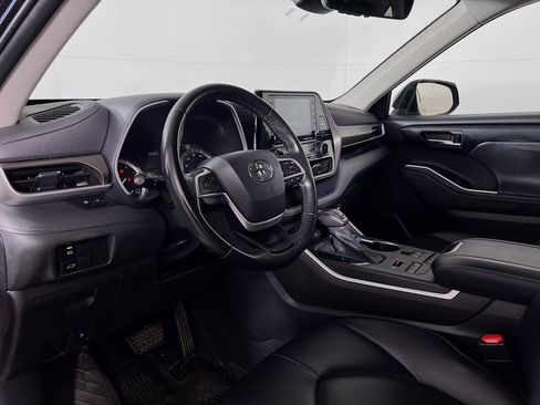 Used 2022 Toyota Highlander XLE image 9