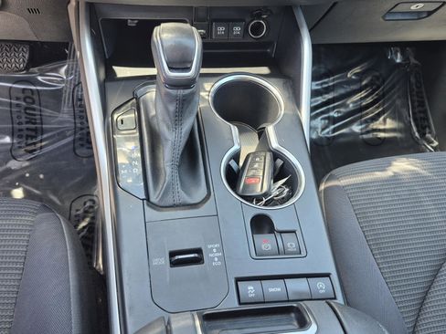 Used 2021 Toyota Highlander LE FWD image 28
