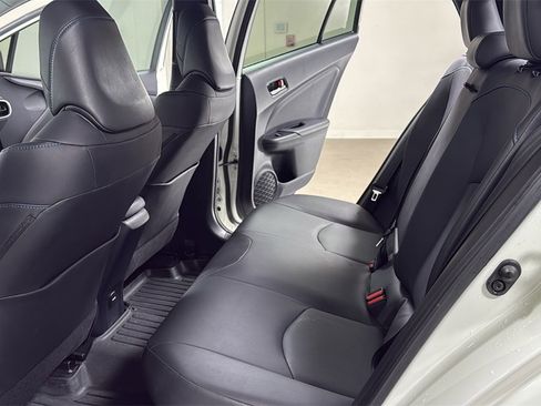 Used 2016 Toyota Prius Four image 15