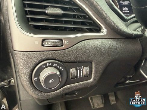 Used 2020 Jeep Cherokee Latitude Plus image 14