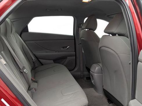 Used 2024 Hyundai Elantra SEL FWD image 18