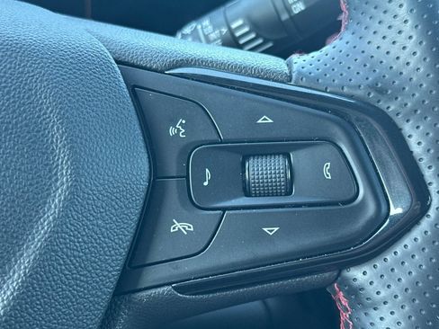 Used 2024 Chevrolet Trax RS w/ Sunroof Package FWD image 35