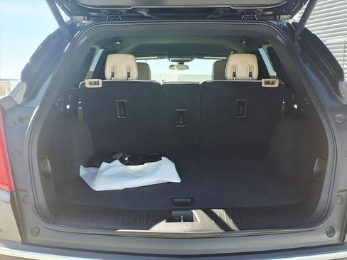 Used 2017 Cadillac XT5 FWD image 16